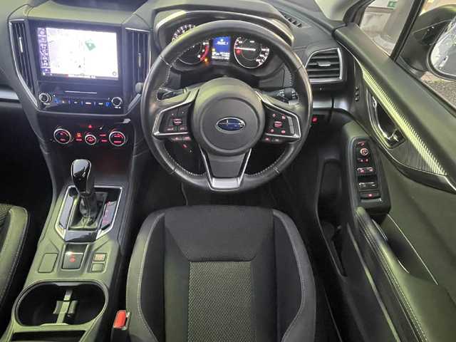 スバル インプレッサ スポーツ 2．0i－Lアイサイト 福岡県 2020(令2)年 0.8万km アイスシルバーメタリック ワンオーナー/純正8インチメモリナビ【NR-MZ300-BIN-4】/(AM/FM/CD/DVD/MusicFolder/iPod/Bluetooth/フルセグTV)/バック/サイド/フロントカメラ/アイサイトver.3/・プリクラッシュブレーキ/・全車速追従機能付クルーズコントロール/・定速クルーズコントロール/・アクティブレーンキープ/・AT誤発進/誤後進抑制制御/後側方警戒支援システム/横滑り防止/オートビークルホールド/電動パーキングブレーキ/Panasonic前方ドライブレコーダー【CA-DR03TDFA】/三菱ETC2.0/革巻きステアリング/パドルシフト/ステアリングスイッチ/シートメモリー(D)/パワーシート(D/N)/純正フロアマット/USB端子/アクセサリーソケット/ISOFIX/スペアキー×1/保証書/取扱説明書/ナビ取扱説明書