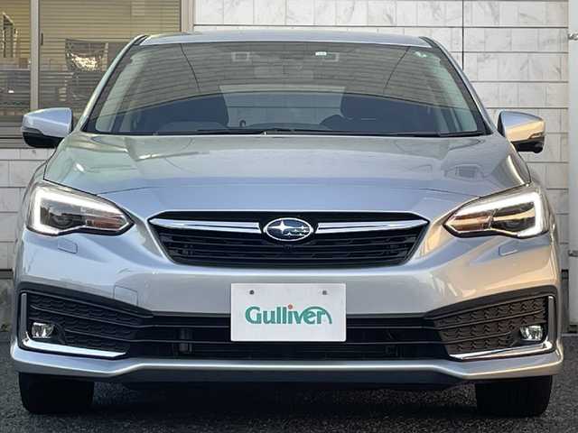 スバル インプレッサ スポーツ 2．0i－Lアイサイト 福岡県 2020(令2)年 0.8万km アイスシルバーメタリック ワンオーナー/純正8インチメモリナビ【NR-MZ300-BIN-4】/(AM/FM/CD/DVD/MusicFolder/iPod/Bluetooth/フルセグTV)/バック/サイド/フロントカメラ/アイサイトver.3/・プリクラッシュブレーキ/・全車速追従機能付クルーズコントロール/・定速クルーズコントロール/・アクティブレーンキープ/・AT誤発進/誤後進抑制制御/後側方警戒支援システム/横滑り防止/オートビークルホールド/電動パーキングブレーキ/Panasonic前方ドライブレコーダー【CA-DR03TDFA】/三菱ETC2.0/革巻きステアリング/パドルシフト/ステアリングスイッチ/シートメモリー(D)/パワーシート(D/N)/純正フロアマット/USB端子/アクセサリーソケット/ISOFIX/スペアキー×1/保証書/取扱説明書/ナビ取扱説明書