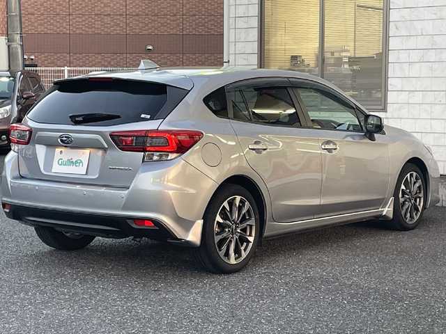 スバル インプレッサ スポーツ 2．0i－Lアイサイト 福岡県 2020(令2)年 0.8万km アイスシルバーメタリック ワンオーナー/純正8インチメモリナビ【NR-MZ300-BIN-4】/(AM/FM/CD/DVD/MusicFolder/iPod/Bluetooth/フルセグTV)/バック/サイド/フロントカメラ/アイサイトver.3/・プリクラッシュブレーキ/・全車速追従機能付クルーズコントロール/・定速クルーズコントロール/・アクティブレーンキープ/・AT誤発進/誤後進抑制制御/後側方警戒支援システム/横滑り防止/オートビークルホールド/電動パーキングブレーキ/Panasonic前方ドライブレコーダー【CA-DR03TDFA】/三菱ETC2.0/革巻きステアリング/パドルシフト/ステアリングスイッチ/シートメモリー(D)/パワーシート(D/N)/純正フロアマット/USB端子/アクセサリーソケット/ISOFIX/スペアキー×1/保証書/取扱説明書/ナビ取扱説明書