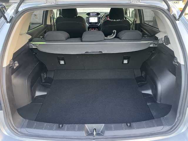 スバル インプレッサ スポーツ 2．0i－Lアイサイト 福岡県 2020(令2)年 0.8万km アイスシルバーメタリック ワンオーナー/純正8インチメモリナビ【NR-MZ300-BIN-4】/(AM/FM/CD/DVD/MusicFolder/iPod/Bluetooth/フルセグTV)/バック/サイド/フロントカメラ/アイサイトver.3/・プリクラッシュブレーキ/・全車速追従機能付クルーズコントロール/・定速クルーズコントロール/・アクティブレーンキープ/・AT誤発進/誤後進抑制制御/後側方警戒支援システム/横滑り防止/オートビークルホールド/電動パーキングブレーキ/Panasonic前方ドライブレコーダー【CA-DR03TDFA】/三菱ETC2.0/革巻きステアリング/パドルシフト/ステアリングスイッチ/シートメモリー(D)/パワーシート(D/N)/純正フロアマット/USB端子/アクセサリーソケット/ISOFIX/スペアキー×1/保証書/取扱説明書/ナビ取扱説明書