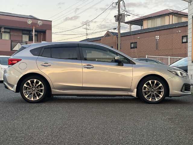 スバル インプレッサ スポーツ 2．0i－Lアイサイト 福岡県 2020(令2)年 0.8万km アイスシルバーメタリック ワンオーナー/純正8インチメモリナビ【NR-MZ300-BIN-4】/(AM/FM/CD/DVD/MusicFolder/iPod/Bluetooth/フルセグTV)/バック/サイド/フロントカメラ/アイサイトver.3/・プリクラッシュブレーキ/・全車速追従機能付クルーズコントロール/・定速クルーズコントロール/・アクティブレーンキープ/・AT誤発進/誤後進抑制制御/後側方警戒支援システム/横滑り防止/オートビークルホールド/電動パーキングブレーキ/Panasonic前方ドライブレコーダー【CA-DR03TDFA】/三菱ETC2.0/革巻きステアリング/パドルシフト/ステアリングスイッチ/シートメモリー(D)/パワーシート(D/N)/純正フロアマット/USB端子/アクセサリーソケット/ISOFIX/スペアキー×1/保証書/取扱説明書/ナビ取扱説明書