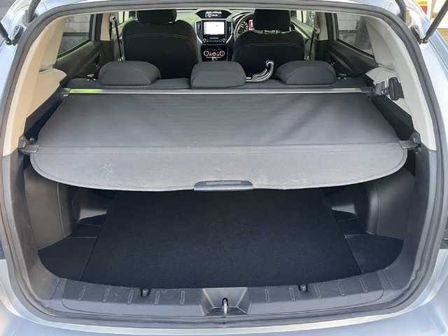 スバル インプレッサ スポーツ 2．0i－Lアイサイト 福岡県 2020(令2)年 0.8万km アイスシルバーメタリック ワンオーナー/純正8インチメモリナビ【NR-MZ300-BIN-4】/(AM/FM/CD/DVD/MusicFolder/iPod/Bluetooth/フルセグTV)/バック/サイド/フロントカメラ/アイサイトver.3/・プリクラッシュブレーキ/・全車速追従機能付クルーズコントロール/・定速クルーズコントロール/・アクティブレーンキープ/・AT誤発進/誤後進抑制制御/後側方警戒支援システム/横滑り防止/オートビークルホールド/電動パーキングブレーキ/Panasonic前方ドライブレコーダー【CA-DR03TDFA】/三菱ETC2.0/革巻きステアリング/パドルシフト/ステアリングスイッチ/シートメモリー(D)/パワーシート(D/N)/純正フロアマット/USB端子/アクセサリーソケット/ISOFIX/スペアキー×1/保証書/取扱説明書/ナビ取扱説明書