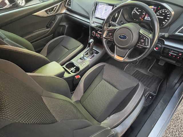 スバル インプレッサ スポーツ 2．0i－Lアイサイト 福岡県 2020(令2)年 0.8万km アイスシルバーメタリック ワンオーナー/純正8インチメモリナビ【NR-MZ300-BIN-4】/(AM/FM/CD/DVD/MusicFolder/iPod/Bluetooth/フルセグTV)/バック/サイド/フロントカメラ/アイサイトver.3/・プリクラッシュブレーキ/・全車速追従機能付クルーズコントロール/・定速クルーズコントロール/・アクティブレーンキープ/・AT誤発進/誤後進抑制制御/後側方警戒支援システム/横滑り防止/オートビークルホールド/電動パーキングブレーキ/Panasonic前方ドライブレコーダー【CA-DR03TDFA】/三菱ETC2.0/革巻きステアリング/パドルシフト/ステアリングスイッチ/シートメモリー(D)/パワーシート(D/N)/純正フロアマット/USB端子/アクセサリーソケット/ISOFIX/スペアキー×1/保証書/取扱説明書/ナビ取扱説明書