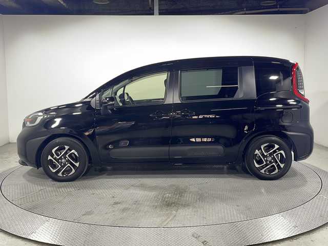 トヨタ シエンタ ハイブリッド Z 広島県 2023(令5)年 0.8万km ブラック 純正10.5型ディスプレイオーディオ（スマホ連携/フルセグTV/Bluetooth）/両側パワースライドドア/バックカメラ/セーフティンセンス/・プリクラッシュセーフティ/・レーントレーシングアシスト/・レーンディパーチャーアラート/・レーダークルーズコントロール/・アダプティブハイビーム/・プロアクティブドライビングアシスト/ブラインドスポットモニター/パーキングサポートブレーキ/LEDヘッドランプ/純正15インチAW/AC100V/1500W電源/ETC2.0/前後ドライブレコーダー/USB入力端子