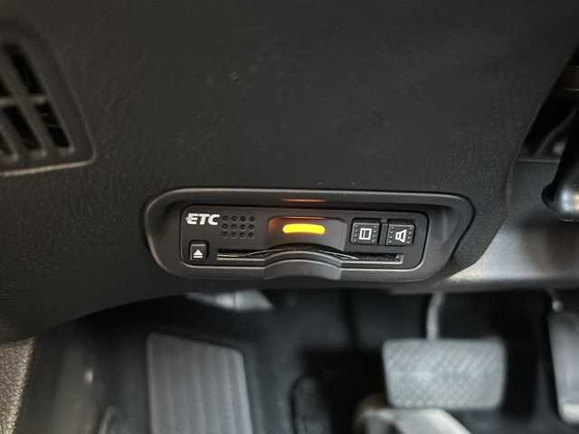 ホンダ ヴェゼル ハイブリッド 静岡県 2017(平29)年 7.2万km クリスタルブラックパール 純正SDナビ/・CD/・DVD/・フルセグＴＶ/・Bluetooth/・HDMI/・USB/・AM/・FM/主要装備/・衝突軽減/・レーンキープ/・追従クルコン/・バックカメラ/・ETC/・ドラレコ/・ハーフレザーシート/・シートヒーターD/N席/・ヒーテッドドアミラー/・ルーフレール/・LEDヘッドライト/・オートライト/・フォグランプ/・パドルシフト/・純正フロアマット/・純正アルミホイール