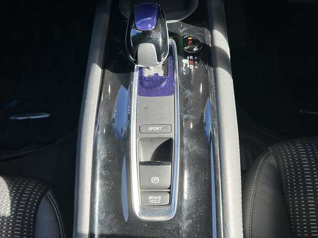 ホンダ ヴェゼル ハイブリッド 静岡県 2017(平29)年 7.2万km クリスタルブラックパール 純正SDナビ/・CD/・DVD/・フルセグＴＶ/・Bluetooth/・HDMI/・USB/・AM/・FM/主要装備/・衝突軽減/・レーンキープ/・追従クルコン/・バックカメラ/・ETC/・ドラレコ/・ハーフレザーシート/・シートヒーターD/N席/・ヒーテッドドアミラー/・ルーフレール/・LEDヘッドライト/・オートライト/・フォグランプ/・パドルシフト/・純正フロアマット/・純正アルミホイール