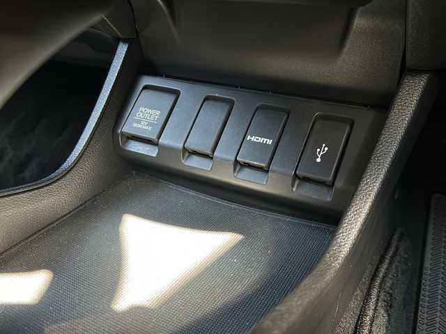 ホンダ ヴェゼル ハイブリッド 静岡県 2017(平29)年 7.2万km クリスタルブラックパール 純正SDナビ/・CD/・DVD/・フルセグＴＶ/・Bluetooth/・HDMI/・USB/・AM/・FM/主要装備/・衝突軽減/・レーンキープ/・追従クルコン/・バックカメラ/・ETC/・ドラレコ/・ハーフレザーシート/・シートヒーターD/N席/・ヒーテッドドアミラー/・ルーフレール/・LEDヘッドライト/・オートライト/・フォグランプ/・パドルシフト/・純正フロアマット/・純正アルミホイール