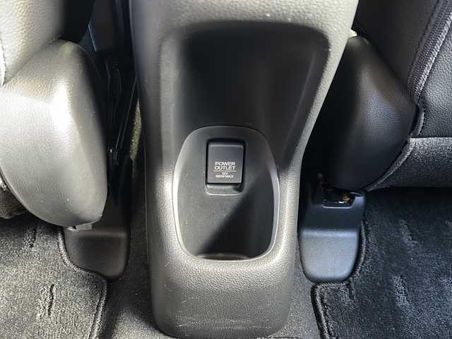 ホンダ ヴェゼル ハイブリッド 静岡県 2017(平29)年 7.2万km クリスタルブラックパール 純正SDナビ/・CD/・DVD/・フルセグＴＶ/・Bluetooth/・HDMI/・USB/・AM/・FM/主要装備/・衝突軽減/・レーンキープ/・追従クルコン/・バックカメラ/・ETC/・ドラレコ/・ハーフレザーシート/・シートヒーターD/N席/・ヒーテッドドアミラー/・ルーフレール/・LEDヘッドライト/・オートライト/・フォグランプ/・パドルシフト/・純正フロアマット/・純正アルミホイール