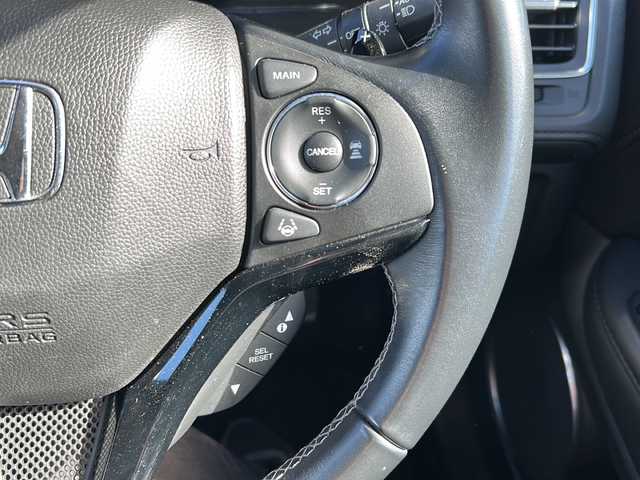 ホンダ ヴェゼル ハイブリッド 静岡県 2017(平29)年 7.2万km クリスタルブラックパール 純正SDナビ/・CD/・DVD/・フルセグＴＶ/・Bluetooth/・HDMI/・USB/・AM/・FM/主要装備/・衝突軽減/・レーンキープ/・追従クルコン/・バックカメラ/・ETC/・ドラレコ/・ハーフレザーシート/・シートヒーターD/N席/・ヒーテッドドアミラー/・ルーフレール/・LEDヘッドライト/・オートライト/・フォグランプ/・パドルシフト/・純正フロアマット/・純正アルミホイール