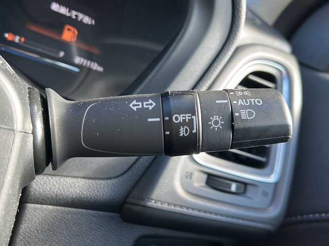 ホンダ ヴェゼル ハイブリッド 静岡県 2017(平29)年 7.2万km クリスタルブラックパール 純正SDナビ/・CD/・DVD/・フルセグＴＶ/・Bluetooth/・HDMI/・USB/・AM/・FM/主要装備/・衝突軽減/・レーンキープ/・追従クルコン/・バックカメラ/・ETC/・ドラレコ/・ハーフレザーシート/・シートヒーターD/N席/・ヒーテッドドアミラー/・ルーフレール/・LEDヘッドライト/・オートライト/・フォグランプ/・パドルシフト/・純正フロアマット/・純正アルミホイール