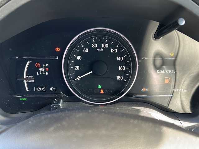 ホンダ ヴェゼル ハイブリッド 静岡県 2017(平29)年 7.2万km クリスタルブラックパール 純正SDナビ/・CD/・DVD/・フルセグＴＶ/・Bluetooth/・HDMI/・USB/・AM/・FM/主要装備/・衝突軽減/・レーンキープ/・追従クルコン/・バックカメラ/・ETC/・ドラレコ/・ハーフレザーシート/・シートヒーターD/N席/・ヒーテッドドアミラー/・ルーフレール/・LEDヘッドライト/・オートライト/・フォグランプ/・パドルシフト/・純正フロアマット/・純正アルミホイール