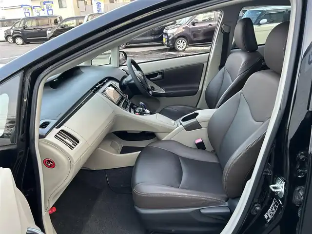 トヨタ プリウス S ツーリングセレ マイコーデ 岡山県 2013(平25)年 11.7万km ブラック (株)IDOMが運営する【じしゃロン岡山店】の自社ローン専用車両です。こちらは現金またはオートローンご利用時の価格です。 自社ローンご希望の方は別途その旨お申し付け下さい/・社外ナビゲーション/・バックカメラ/・ＥＴＣ/・レザーシート