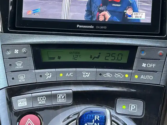 トヨタ プリウス S ツーリングセレ マイコーデ 岡山県 2013(平25)年 11.7万km ブラック (株)IDOMが運営する【じしゃロン岡山店】の自社ローン専用車両です。こちらは現金またはオートローンご利用時の価格です。 自社ローンご希望の方は別途その旨お申し付け下さい/・社外ナビゲーション/・バックカメラ/・ＥＴＣ/・レザーシート