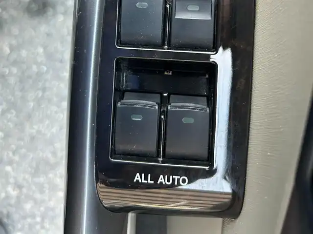 トヨタ プリウス S ツーリングセレ マイコーデ 岡山県 2013(平25)年 11.7万km ブラック (株)IDOMが運営する【じしゃロン岡山店】の自社ローン専用車両です。こちらは現金またはオートローンご利用時の価格です。 自社ローンご希望の方は別途その旨お申し付け下さい/・社外ナビゲーション/・バックカメラ/・ＥＴＣ/・レザーシート