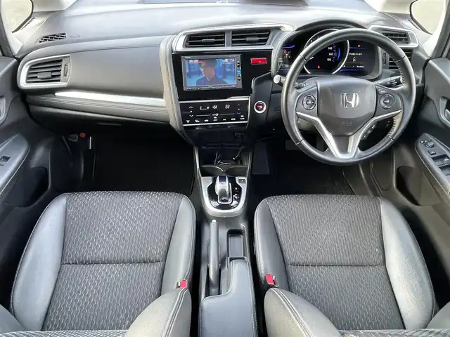 ホンダ フィット ハイブリット Lパッケージ 東京都 2016(平28)年 6.2万km プレミアムホワイトパールⅡ 純正ナビ(VXM-174VFi)/【DVD/CD/FM/AM/TV/ipod/SD/BT/USB】/バックカメラ/ビルトインETC/クルーズコントロール/あんしんパッケージ/・シティブレーキアクティブシステム/・サイドカーテンエアバックシステム/・前席用サイドエアバックシステム/ハーフレザーシート/LEDヘッドライト/本革巻きステアリング/プッシュスタート/スマートキー/スペアキー×１