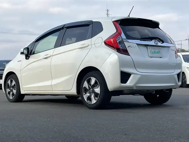 ホンダ フィット ハイブリット Lパッケージ 東京都 2016(平28)年 6.2万km プレミアムホワイトパールⅡ 純正ナビ(VXM-174VFi)/【DVD/CD/FM/AM/TV/ipod/SD/BT/USB】/バックカメラ/ビルトインETC/クルーズコントロール/あんしんパッケージ/・シティブレーキアクティブシステム/・サイドカーテンエアバックシステム/・前席用サイドエアバックシステム/ハーフレザーシート/LEDヘッドライト/本革巻きステアリング/プッシュスタート/スマートキー/スペアキー×１