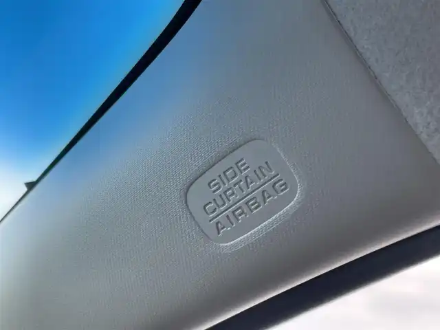 ホンダ フィット ハイブリット Lパッケージ 東京都 2016(平28)年 6.2万km プレミアムホワイトパールⅡ 純正ナビ(VXM-174VFi)/【DVD/CD/FM/AM/TV/ipod/SD/BT/USB】/バックカメラ/ビルトインETC/クルーズコントロール/あんしんパッケージ/・シティブレーキアクティブシステム/・サイドカーテンエアバックシステム/・前席用サイドエアバックシステム/ハーフレザーシート/LEDヘッドライト/本革巻きステアリング/プッシュスタート/スマートキー/スペアキー×１