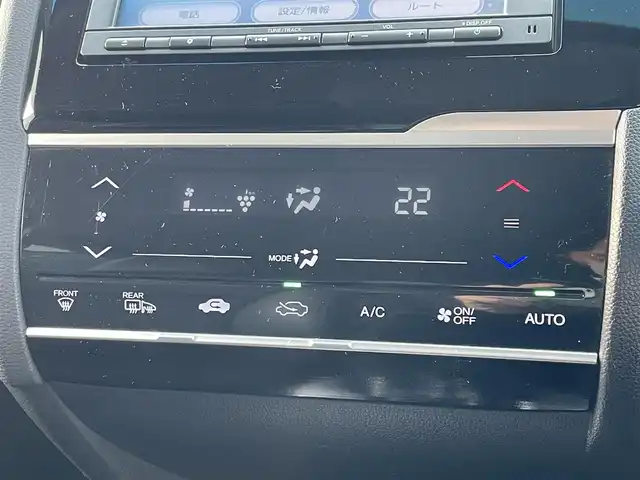 ホンダ フィット ハイブリット Lパッケージ 東京都 2016(平28)年 6.2万km プレミアムホワイトパールⅡ 純正ナビ(VXM-174VFi)/【DVD/CD/FM/AM/TV/ipod/SD/BT/USB】/バックカメラ/ビルトインETC/クルーズコントロール/あんしんパッケージ/・シティブレーキアクティブシステム/・サイドカーテンエアバックシステム/・前席用サイドエアバックシステム/ハーフレザーシート/LEDヘッドライト/本革巻きステアリング/プッシュスタート/スマートキー/スペアキー×１