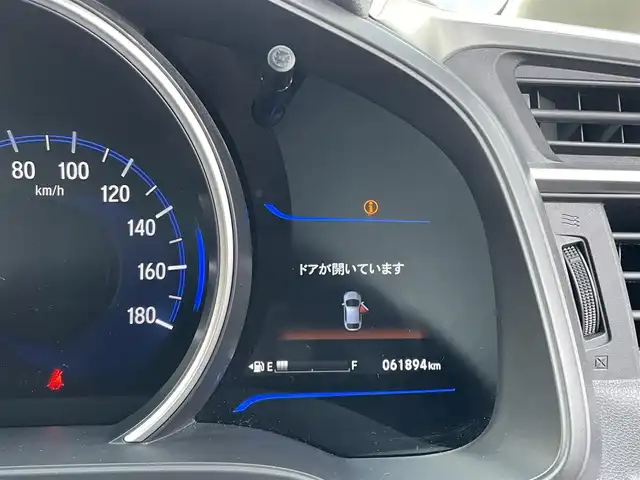 ホンダ フィット ハイブリット Lパッケージ 東京都 2016(平28)年 6.2万km プレミアムホワイトパールⅡ 純正ナビ(VXM-174VFi)/【DVD/CD/FM/AM/TV/ipod/SD/BT/USB】/バックカメラ/ビルトインETC/クルーズコントロール/あんしんパッケージ/・シティブレーキアクティブシステム/・サイドカーテンエアバックシステム/・前席用サイドエアバックシステム/ハーフレザーシート/LEDヘッドライト/本革巻きステアリング/プッシュスタート/スマートキー/スペアキー×１