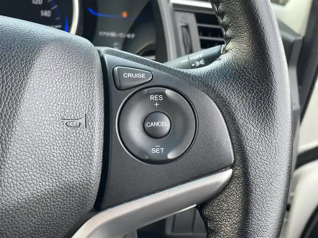 ホンダ フィット ハイブリット Lパッケージ 東京都 2016(平28)年 6.2万km プレミアムホワイトパールⅡ 純正ナビ(VXM-174VFi)/【DVD/CD/FM/AM/TV/ipod/SD/BT/USB】/バックカメラ/ビルトインETC/クルーズコントロール/あんしんパッケージ/・シティブレーキアクティブシステム/・サイドカーテンエアバックシステム/・前席用サイドエアバックシステム/ハーフレザーシート/LEDヘッドライト/本革巻きステアリング/プッシュスタート/スマートキー/スペアキー×１