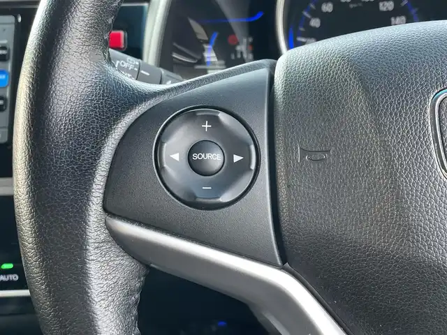 ホンダ フィット ハイブリット Lパッケージ 東京都 2016(平28)年 6.2万km プレミアムホワイトパールⅡ 純正ナビ(VXM-174VFi)/【DVD/CD/FM/AM/TV/ipod/SD/BT/USB】/バックカメラ/ビルトインETC/クルーズコントロール/あんしんパッケージ/・シティブレーキアクティブシステム/・サイドカーテンエアバックシステム/・前席用サイドエアバックシステム/ハーフレザーシート/LEDヘッドライト/本革巻きステアリング/プッシュスタート/スマートキー/スペアキー×１