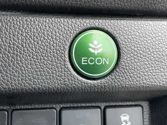 ホンダ フィット ハイブリット Lパッケージ 東京都 2016(平28)年 6.2万km プレミアムホワイトパールⅡ 純正ナビ(VXM-174VFi)/【DVD/CD/FM/AM/TV/ipod/SD/BT/USB】/バックカメラ/ビルトインETC/クルーズコントロール/あんしんパッケージ/・シティブレーキアクティブシステム/・サイドカーテンエアバックシステム/・前席用サイドエアバックシステム/ハーフレザーシート/LEDヘッドライト/本革巻きステアリング/プッシュスタート/スマートキー/スペアキー×１