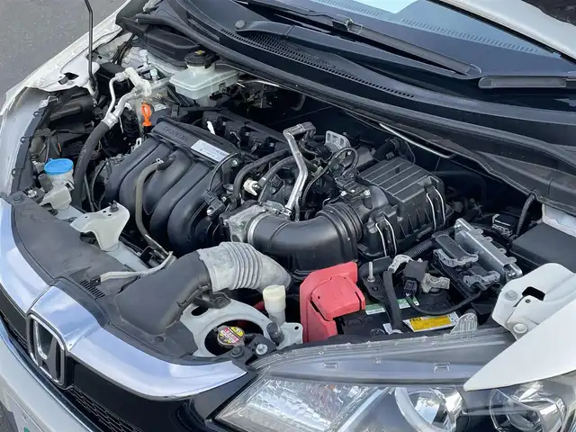 ホンダ フィット ハイブリット Lパッケージ 東京都 2016(平28)年 6.2万km プレミアムホワイトパールⅡ 純正ナビ(VXM-174VFi)/【DVD/CD/FM/AM/TV/ipod/SD/BT/USB】/バックカメラ/ビルトインETC/クルーズコントロール/あんしんパッケージ/・シティブレーキアクティブシステム/・サイドカーテンエアバックシステム/・前席用サイドエアバックシステム/ハーフレザーシート/LEDヘッドライト/本革巻きステアリング/プッシュスタート/スマートキー/スペアキー×１