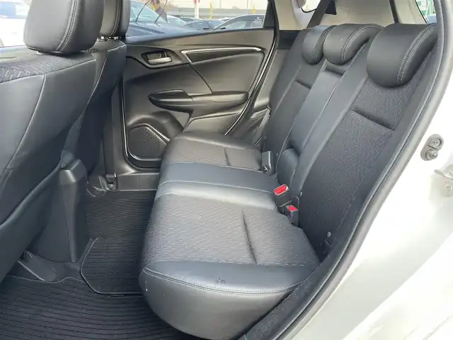 ホンダ フィット ハイブリット Lパッケージ 東京都 2016(平28)年 6.2万km プレミアムホワイトパールⅡ 純正ナビ(VXM-174VFi)/【DVD/CD/FM/AM/TV/ipod/SD/BT/USB】/バックカメラ/ビルトインETC/クルーズコントロール/あんしんパッケージ/・シティブレーキアクティブシステム/・サイドカーテンエアバックシステム/・前席用サイドエアバックシステム/ハーフレザーシート/LEDヘッドライト/本革巻きステアリング/プッシュスタート/スマートキー/スペアキー×１