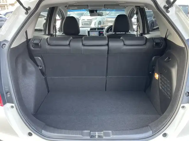 ホンダ フィット ハイブリット Lパッケージ 東京都 2016(平28)年 6.2万km プレミアムホワイトパールⅡ 純正ナビ(VXM-174VFi)/【DVD/CD/FM/AM/TV/ipod/SD/BT/USB】/バックカメラ/ビルトインETC/クルーズコントロール/あんしんパッケージ/・シティブレーキアクティブシステム/・サイドカーテンエアバックシステム/・前席用サイドエアバックシステム/ハーフレザーシート/LEDヘッドライト/本革巻きステアリング/プッシュスタート/スマートキー/スペアキー×１