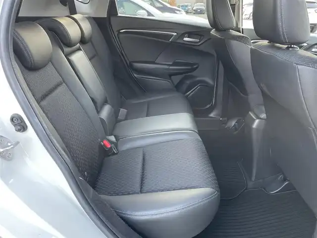 ホンダ フィット ハイブリット Lパッケージ 東京都 2016(平28)年 6.2万km プレミアムホワイトパールⅡ 純正ナビ(VXM-174VFi)/【DVD/CD/FM/AM/TV/ipod/SD/BT/USB】/バックカメラ/ビルトインETC/クルーズコントロール/あんしんパッケージ/・シティブレーキアクティブシステム/・サイドカーテンエアバックシステム/・前席用サイドエアバックシステム/ハーフレザーシート/LEDヘッドライト/本革巻きステアリング/プッシュスタート/スマートキー/スペアキー×１