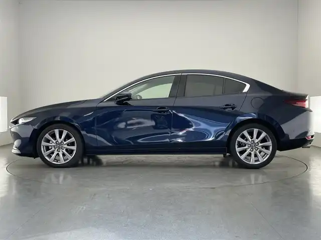 マツダ マツダ３セダン 20S Lパッケージ 愛知県 2021(令3)年 2.4万km ディープクリスタルブルーマイカ 純正ナビ　白革　シートヒーター　禁煙　フルセグＴＶ　全方位カメラ　ＤＶＤ　純正前後ドラレコ　ＥＴＣ　３６０°セーフティパッケージ　衝突軽減装置　追従クルコン　ＨＵＤ　パドルシフト　ＬＥＤオートライト　パーキングセンサー　