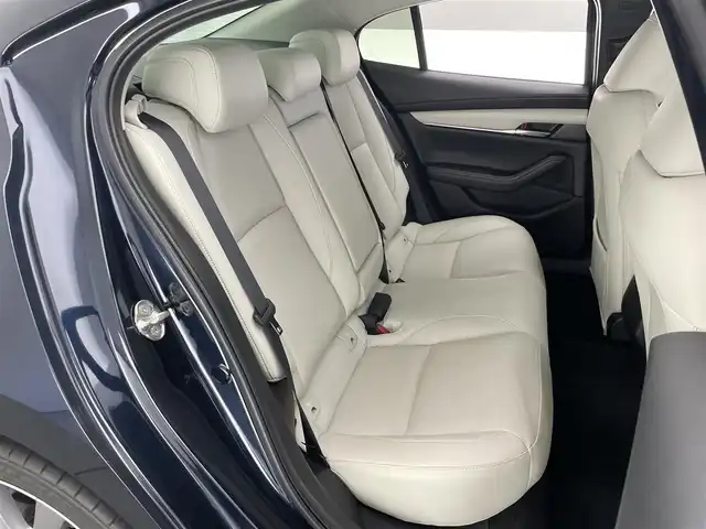 マツダ マツダ３セダン 20S Lパッケージ 愛知県 2021(令3)年 2.4万km ディープクリスタルブルーマイカ 純正ナビ　白革　シートヒーター　禁煙　フルセグＴＶ　全方位カメラ　ＤＶＤ　純正前後ドラレコ　ＥＴＣ　３６０°セーフティパッケージ　衝突軽減装置　追従クルコン　ＨＵＤ　パドルシフト　ＬＥＤオートライト　パーキングセンサー　