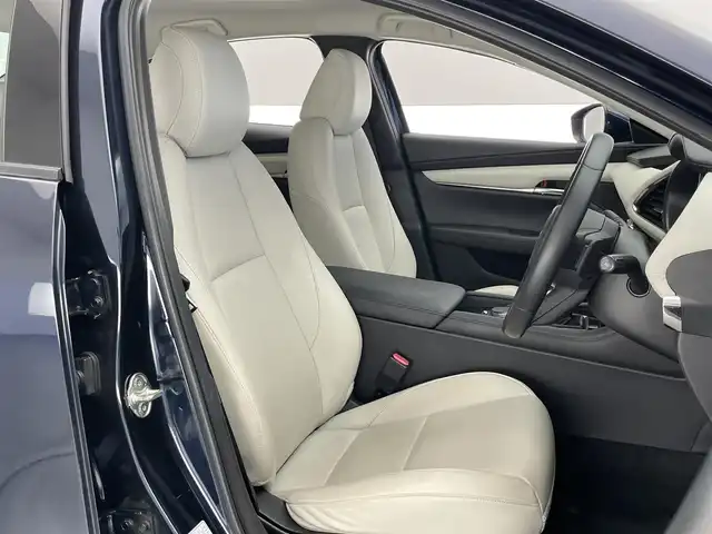 マツダ マツダ３セダン 20S Lパッケージ 愛知県 2021(令3)年 2.4万km ディープクリスタルブルーマイカ 純正ナビ　白革　シートヒーター　禁煙　フルセグＴＶ　全方位カメラ　ＤＶＤ　純正前後ドラレコ　ＥＴＣ　３６０°セーフティパッケージ　衝突軽減装置　追従クルコン　ＨＵＤ　パドルシフト　ＬＥＤオートライト　パーキングセンサー　