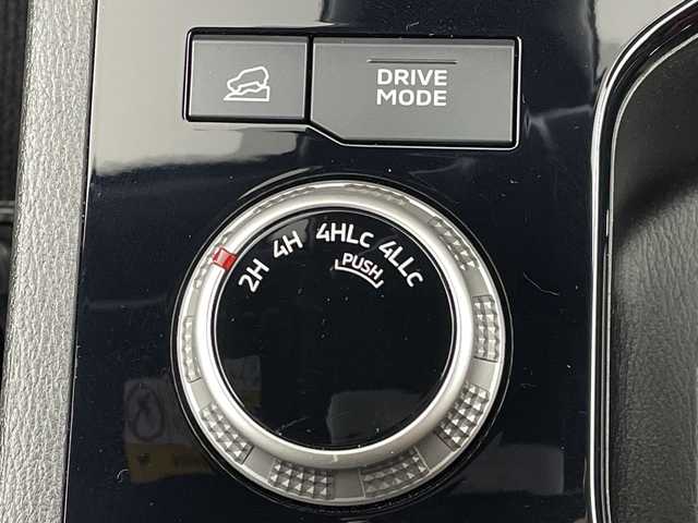 三菱 トライトン GSR 岐阜県 2025(令7)年 0.3万km ダイヤモンドブラックマイカ 純正9インチナビ/・フルセグ/BT/マルチアラウンドビューモニター/レザーシート/・シートヒーター/・パワーシート/革巻きステアリング/・ステアリングスイッチ/・ステアリングヒーター/・レーダークルーズコントロール/純正ベッドライナー/ルーフレール/衝突軽減ブレーキ/レーンキープ/ブラインドスポットモニター/後方車両検知システム/後方センサー/プッシュスタート/スマートキー/LEDヘッドライト/・フォグランプ