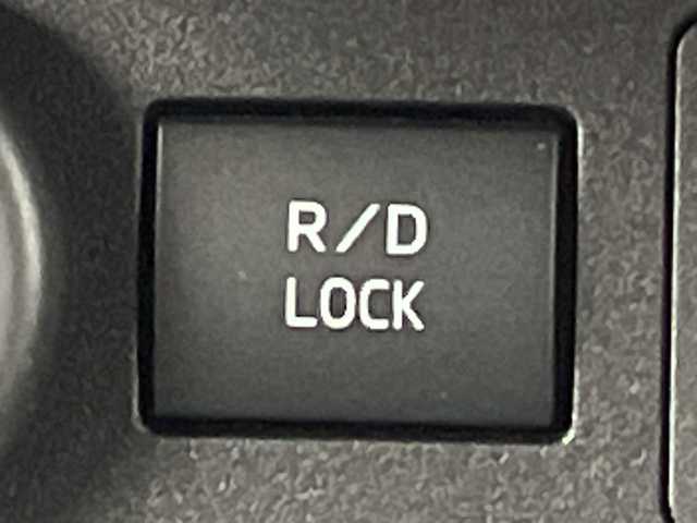 三菱 トライトン GSR 岐阜県 2025(令7)年 0.3万km ダイヤモンドブラックマイカ 純正9インチナビ/・フルセグ/BT/マルチアラウンドビューモニター/レザーシート/・シートヒーター/・パワーシート/革巻きステアリング/・ステアリングスイッチ/・ステアリングヒーター/・レーダークルーズコントロール/純正ベッドライナー/ルーフレール/衝突軽減ブレーキ/レーンキープ/ブラインドスポットモニター/後方車両検知システム/後方センサー/プッシュスタート/スマートキー/LEDヘッドライト/・フォグランプ