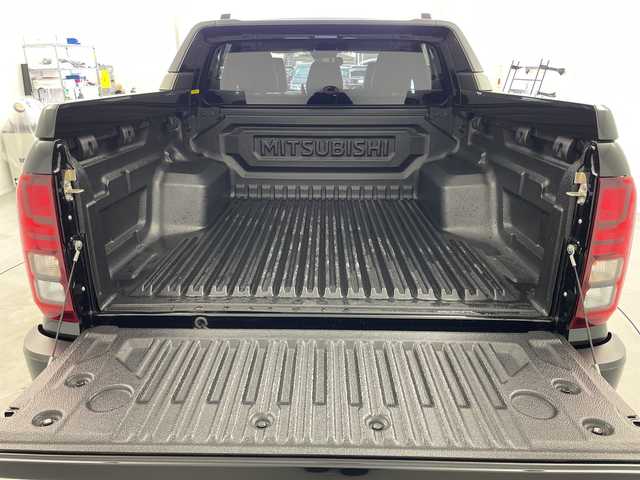 三菱 トライトン GSR 岐阜県 2025(令7)年 0.3万km ダイヤモンドブラックマイカ 純正9インチナビ/・フルセグ/BT/マルチアラウンドビューモニター/レザーシート/・シートヒーター/・パワーシート/革巻きステアリング/・ステアリングスイッチ/・ステアリングヒーター/・レーダークルーズコントロール/純正ベッドライナー/ルーフレール/衝突軽減ブレーキ/レーンキープ/ブラインドスポットモニター/後方車両検知システム/後方センサー/プッシュスタート/スマートキー/LEDヘッドライト/・フォグランプ
