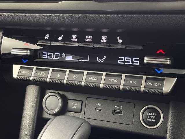 三菱 トライトン GSR 岐阜県 2025(令7)年 0.3万km ダイヤモンドブラックマイカ 純正9インチナビ/・フルセグ/BT/マルチアラウンドビューモニター/レザーシート/・シートヒーター/・パワーシート/革巻きステアリング/・ステアリングスイッチ/・ステアリングヒーター/・レーダークルーズコントロール/純正ベッドライナー/ルーフレール/衝突軽減ブレーキ/レーンキープ/ブラインドスポットモニター/後方車両検知システム/後方センサー/プッシュスタート/スマートキー/LEDヘッドライト/・フォグランプ