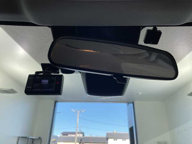 トヨタ プリウス S 奈良県 2018(平30)年 0.4万km アティチュードブラックマイカ セーフティセンス/社外ナビ/バックカメラ/レーダークルーズコントロール/ETC/ドライブレコーダー/レーンキープ/ESC/オートハイビーム/LEDヘッドランプ/フルセグ/オートライト/純正アルミ/スマートキー/プッシュスタート