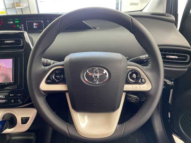 トヨタ プリウス S 奈良県 2018(平30)年 0.4万km アティチュードブラックマイカ セーフティセンス/社外ナビ/バックカメラ/レーダークルーズコントロール/ETC/ドライブレコーダー/レーンキープ/ESC/オートハイビーム/LEDヘッドランプ/フルセグ/オートライト/純正アルミ/スマートキー/プッシュスタート