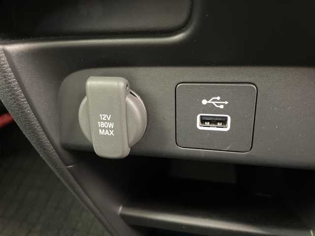 ホンダ フリード AIR 富山県 2024(令6)年 0.8万km プラチナホワイトパール 純正8型ナビ（AM/FM/BT/USB/フルセグ）/バックカメラ/ETC/両側パワースライドドア/衝突被害軽減システム/レーダークルーズコントロール/レーンキープアシスト/コーナーセンサー/横滑り防止装置/アイドリングストップ/オートホールド付電子パーキング/オートLEDライト/オートマチックハイビーム/純正フロアマット/ステアリングスイッチ