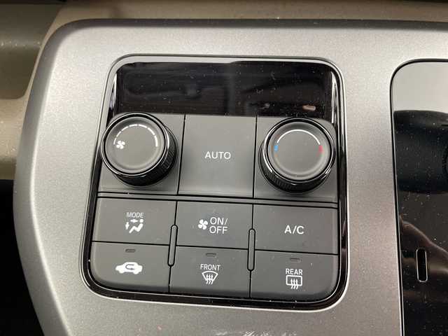 ホンダ フリード AIR 富山県 2024(令6)年 0.8万km プラチナホワイトパール 純正8型ナビ（AM/FM/BT/USB/フルセグ）/バックカメラ/ETC/両側パワースライドドア/衝突被害軽減システム/レーダークルーズコントロール/レーンキープアシスト/コーナーセンサー/横滑り防止装置/アイドリングストップ/オートホールド付電子パーキング/オートLEDライト/オートマチックハイビーム/純正フロアマット/ステアリングスイッチ