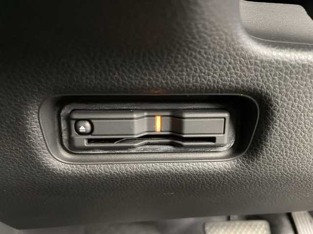 ホンダ フリード AIR 富山県 2024(令6)年 0.8万km プラチナホワイトパール 純正8型ナビ（AM/FM/BT/USB/フルセグ）/バックカメラ/ETC/両側パワースライドドア/衝突被害軽減システム/レーダークルーズコントロール/レーンキープアシスト/コーナーセンサー/横滑り防止装置/アイドリングストップ/オートホールド付電子パーキング/オートLEDライト/オートマチックハイビーム/純正フロアマット/ステアリングスイッチ