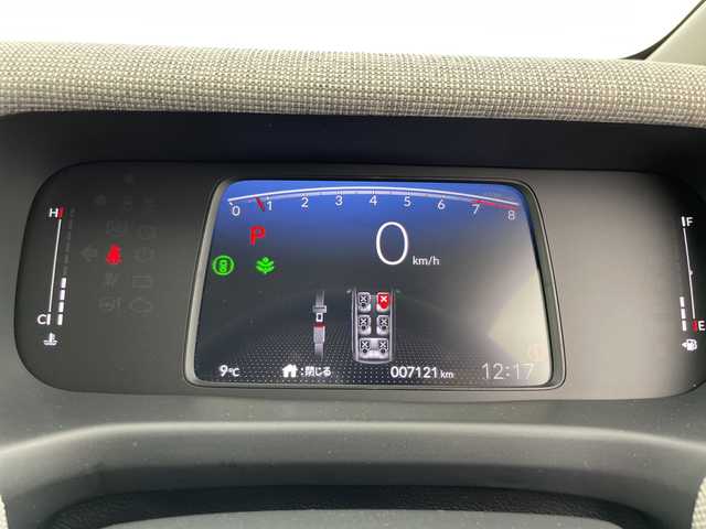 ホンダ フリード AIR 富山県 2024(令6)年 0.8万km プラチナホワイトパール 純正8型ナビ（AM/FM/BT/USB/フルセグ）/バックカメラ/ETC/両側パワースライドドア/衝突被害軽減システム/レーダークルーズコントロール/レーンキープアシスト/コーナーセンサー/横滑り防止装置/アイドリングストップ/オートホールド付電子パーキング/オートLEDライト/オートマチックハイビーム/純正フロアマット/ステアリングスイッチ