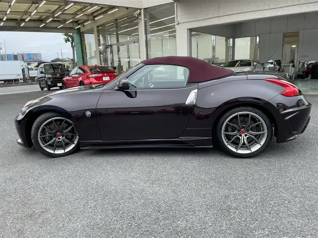 日産 フェアレディ Ｚ ロードスター バージョンST 神奈川県 2009(平21)年 3.5万km プレミアムディープマルーン 社外エアロ(F/S/R)/RAYS19インチAW/紫革シート/純正HDDナビ・地デジTV/純正CD/DVD/MSV/BT再生/バックモニター/ビルトインETC/360°ドライブレコーダー/前席パワーシート/シートヒーター/エアシート/電動オープン/HIDライト/ステアリングスイッチ/電格ミラー/パドルシフト/プッシュスタート/インテリキー×2/H22/23/24/25/26/28/30/R4/5年整備記録/保証書・取説あり
