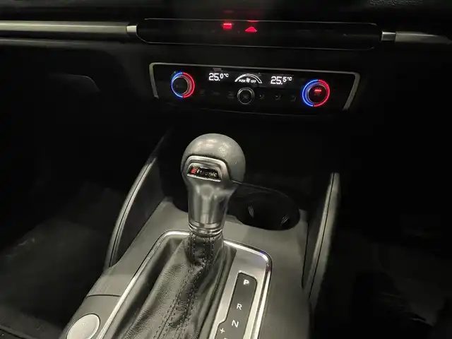 アウディ Ａ３ SB 30TFSI 群馬県 2019(令1)年 2.3万km パール ワンオーナー /純正ナビ/バックカメラ/パークアシスト/スマートキー/コーナーセンサー /純正16インチAW