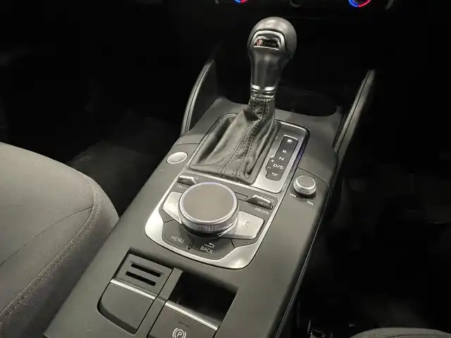 アウディ Ａ３ SB 30TFSI 群馬県 2019(令1)年 2.3万km パール ワンオーナー /純正ナビ/バックカメラ/パークアシスト/スマートキー/コーナーセンサー /純正16インチAW