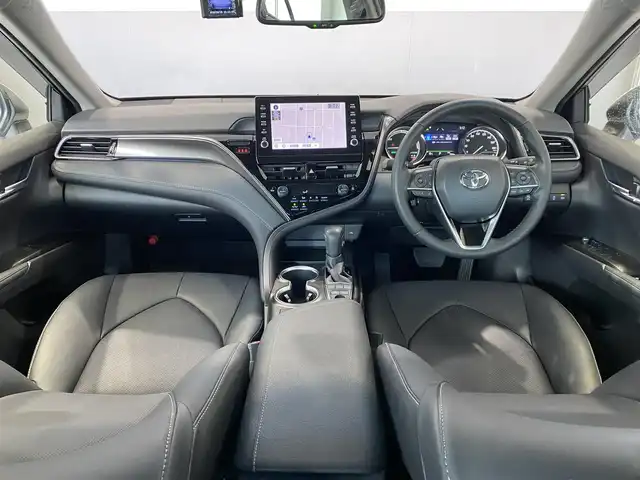 トヨタ カムリ WSレザーパッケージ 岐阜県 2023(令5)年 0.9万km パール トヨタセーフティセンス/・プリクラッシュセーフティ/・レーンディパーチャーアラート/・アダプティブハイビームシステム/・レーダークルーズコントロール/・リヤクロストラフィックアラート/カラーヘッドアップディスプレイ/ブラインドスポットモニター/インテリジェントクリアランスソナー/純正8インチディスプレイオーディオ/バックカメラ/黒本革シート/前席パワーシート/シートヒーター/本革巻きステアリング/MTモード付AT/純正18インチAW/純正フロアマット/純正ドアバイザー/純正ビルトインETC/TZ前後ドライブレコーダー（TZ-DR210）/スマートキー×2