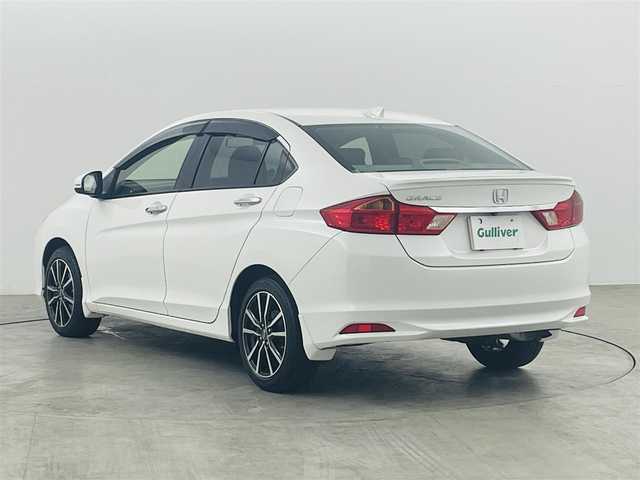 ホンダ グレイス LX 福島県 2015(平27)年 17.5万km ホワイトオーキッドパール 純正ナビ/・型番：VXM-155VSi/・ワンセグTV/BT/CD/DVD/・バックカメラ/・ETC/・ドライブレコーダー/アイドリングストップ/革巻きステアリング/・ステアリングリモコン/プッシュスタート/・スマートキー/・スペアキー/LEDヘッドライト/・オートライト/電動格納ミラー/純正フロアマット/ドアバイザー/保証書