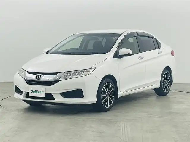 ホンダ グレイス LX 福島県 2015(平27)年 17.5万km ホワイトオーキッドパール 純正ナビ/・型番：VXM-155VSi/・ワンセグTV/BT/CD/DVD/・バックカメラ/・ETC/・ドライブレコーダー/アイドリングストップ/革巻きステアリング/・ステアリングリモコン/プッシュスタート/・スマートキー/・スペアキー/LEDヘッドライト/・オートライト/電動格納ミラー/純正フロアマット/ドアバイザー/保証書