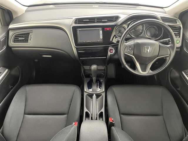ホンダ グレイス LX 福島県 2015(平27)年 17.5万km ホワイトオーキッドパール 純正ナビ/・型番：VXM-155VSi/・ワンセグTV/BT/CD/DVD/・バックカメラ/・ETC/・ドライブレコーダー/アイドリングストップ/革巻きステアリング/・ステアリングリモコン/プッシュスタート/・スマートキー/・スペアキー/LEDヘッドライト/・オートライト/電動格納ミラー/純正フロアマット/ドアバイザー/保証書